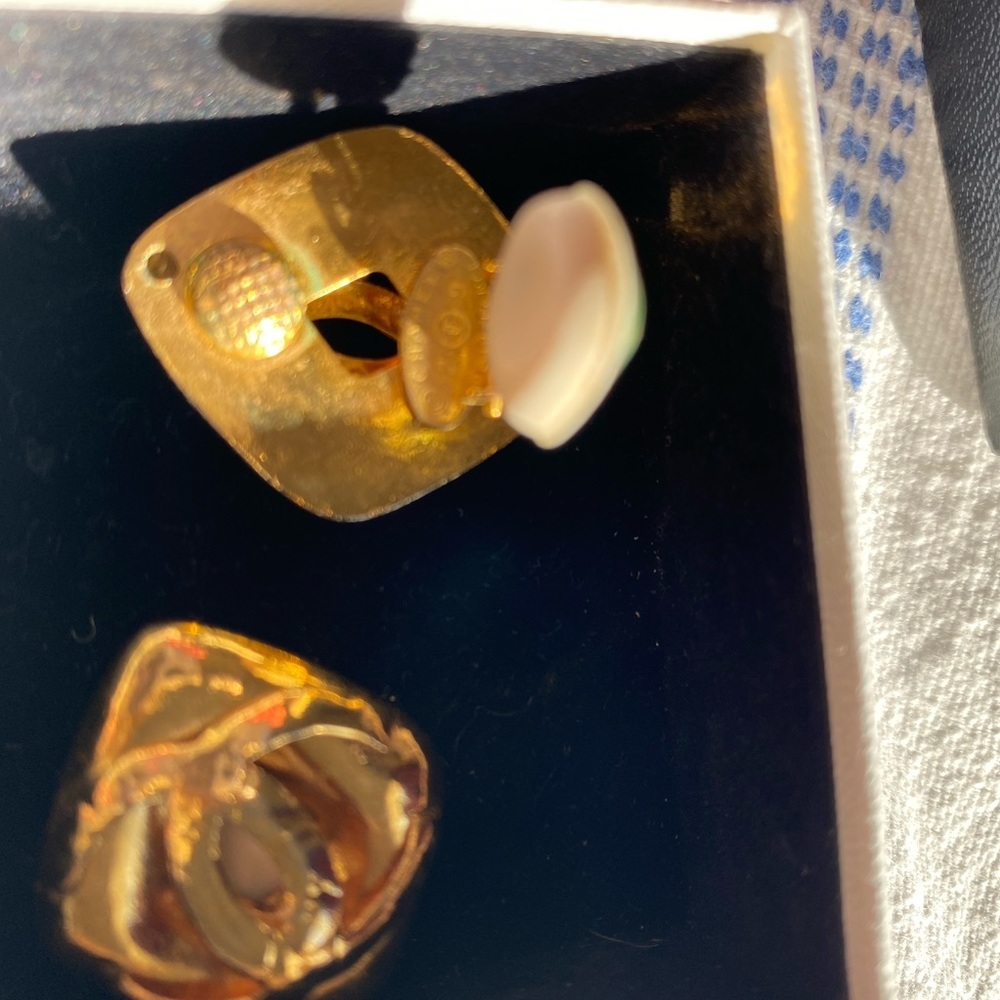 CHANEL earrings - Picture 5 of 6